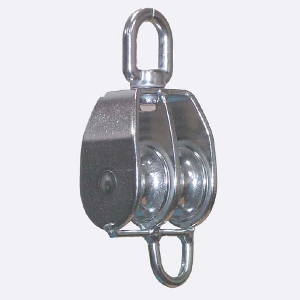 Eine silberne Metall-Doppelrolle mit Haken.